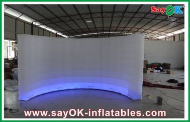 Beyaz Şişme Hava Çadırı Suya Dayanıklı, LED Işıklı Şişme Sergi Çadırı İçin Eğimli Şişme Duvar