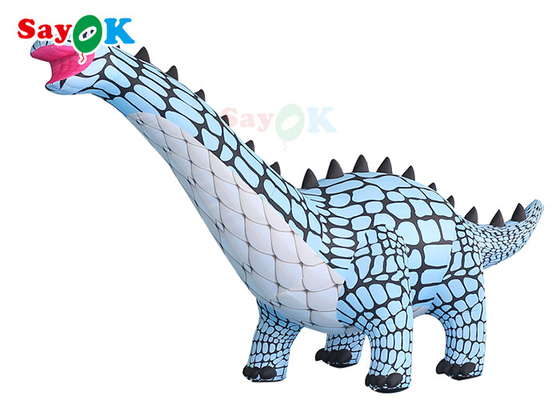 Dev çekici yeşil şişme dinozor modeli parti etkinliklerinde reklam yaparak çizgi film karakterlerini patlatmak